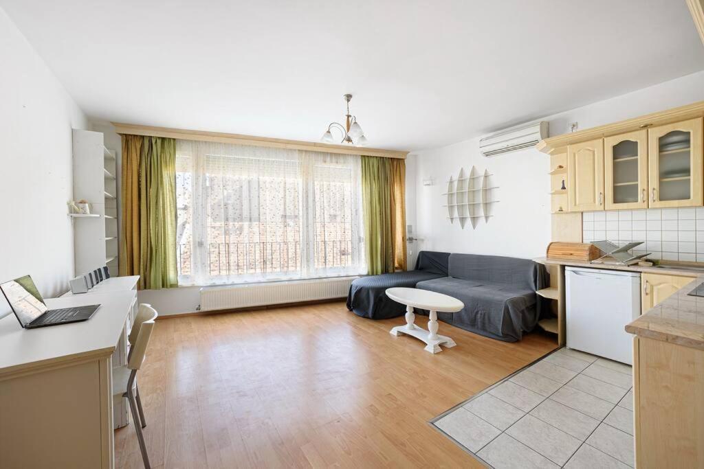 Lovely Apartment In City Centre For 4 Guests 布达佩斯 外观 照片